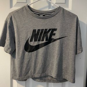 NIKE CROP TOP